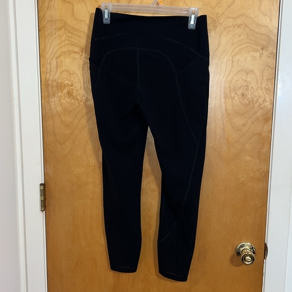 Spanx Cropped Workout Leggings Size Medium M 24” Inseam - Picture 3 of 4